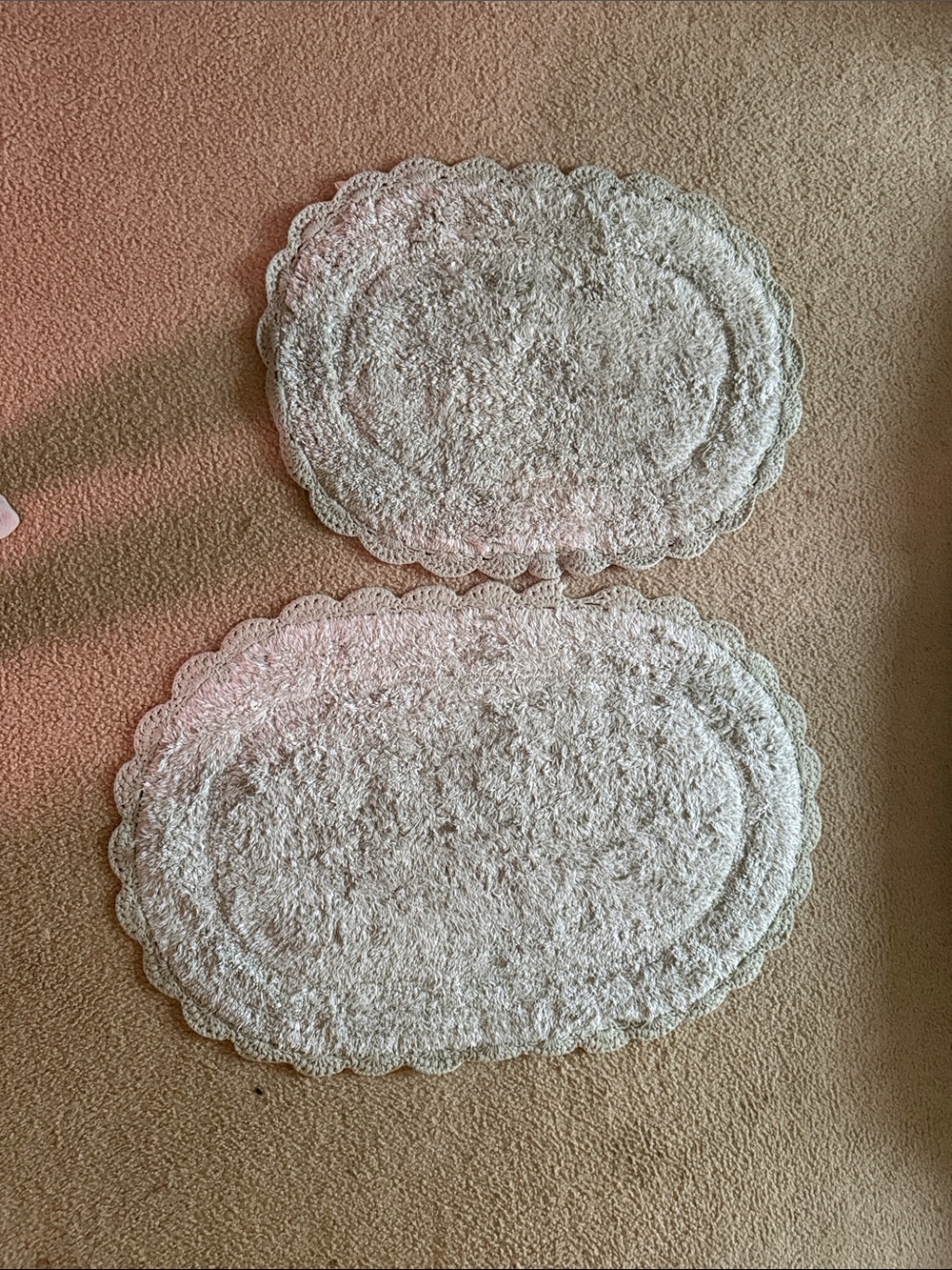 Marshalls White&Sage Green Oval Tufted Bath Mat Set